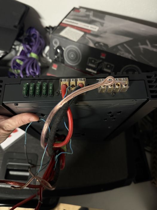 Продаётся автомобильный усилитель C-Series CA10