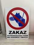 Znak bilbord szyld baner zakaz wyprowadzania psów bez kagańca i smyczy