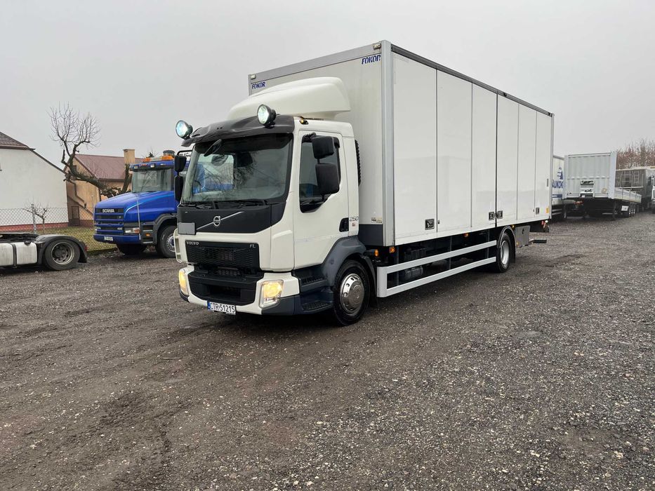 Wynajem  VOLVO FL250 izoterma z windą * Dzierżawa Volvo solówka