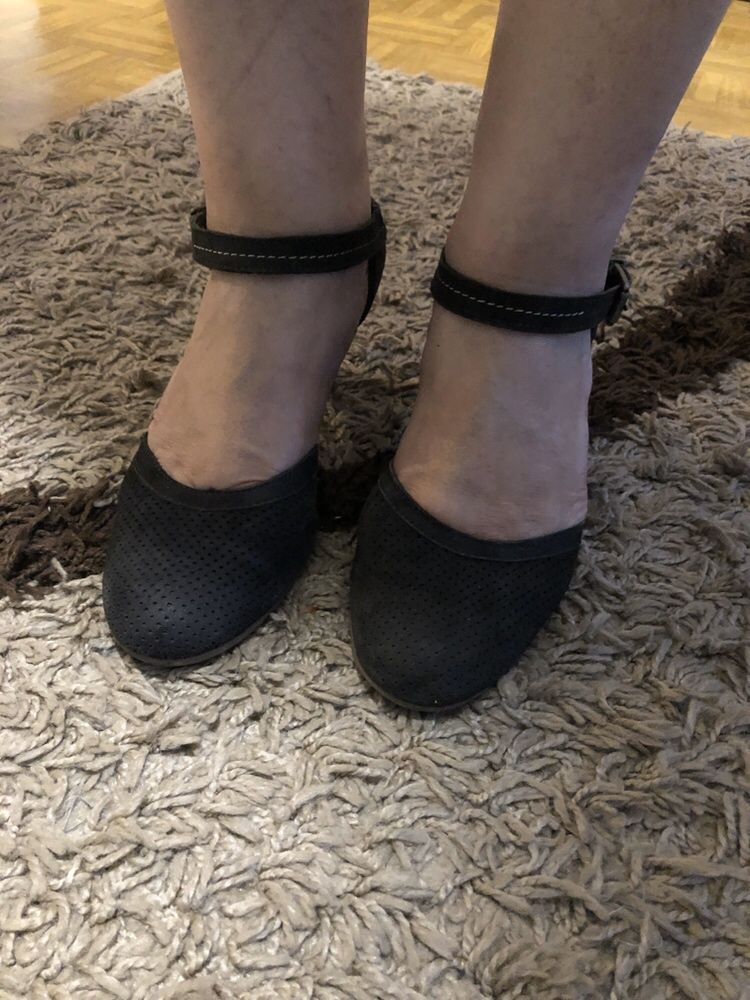 Buty na obcasie z zamszu / irchy rozm. 39