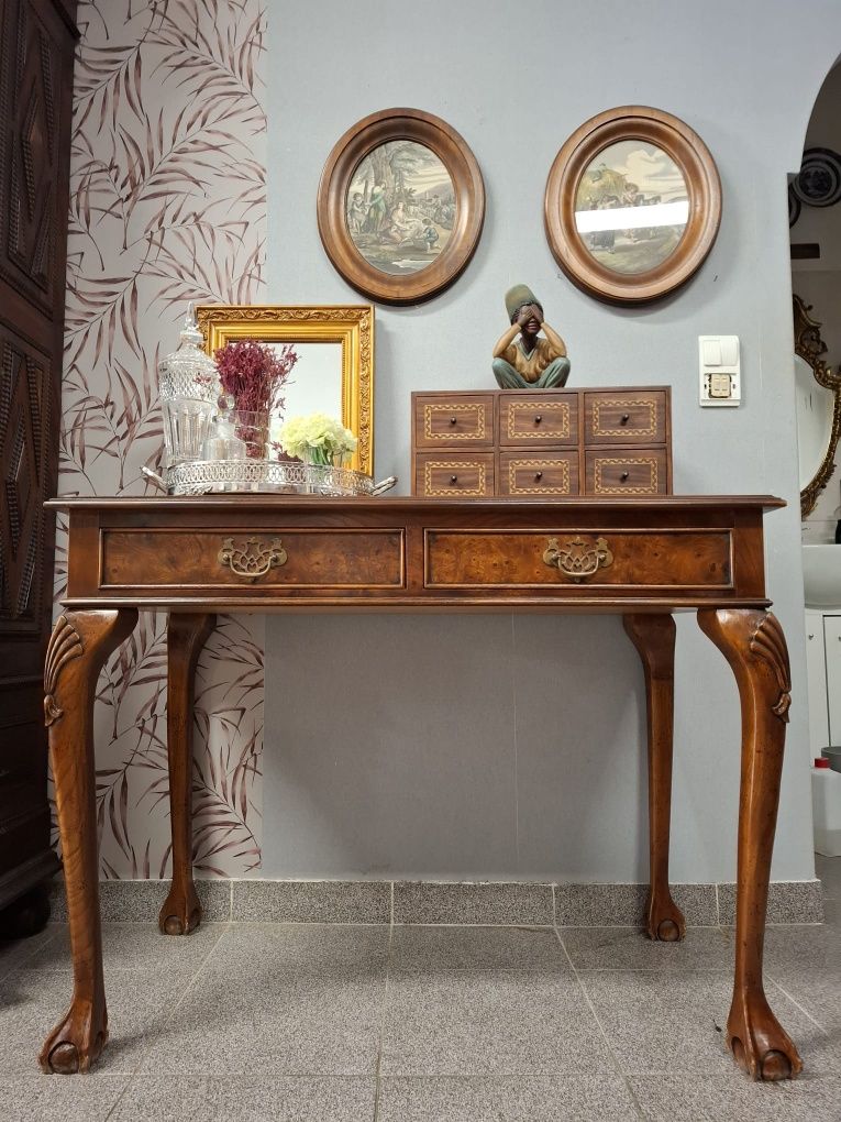 Mesa de Encostar. Oferecemos a entrega na zona de Lisboa.