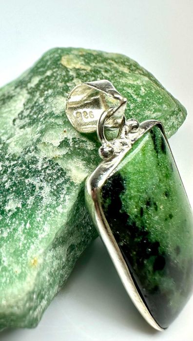 Unikatowa zawieszka z kamieniem Ruby Zoisite ZOISYT Z RUBINEM 925