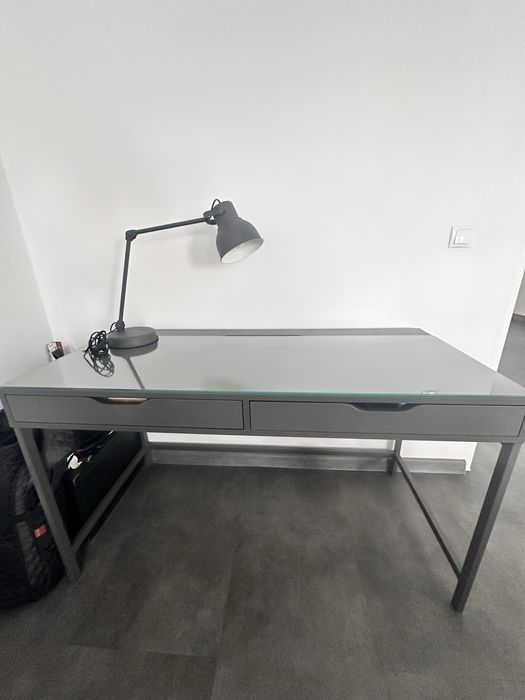 Biurko IKEA ALEX szare z szybą na wymiar, LAMPKA GRATIS