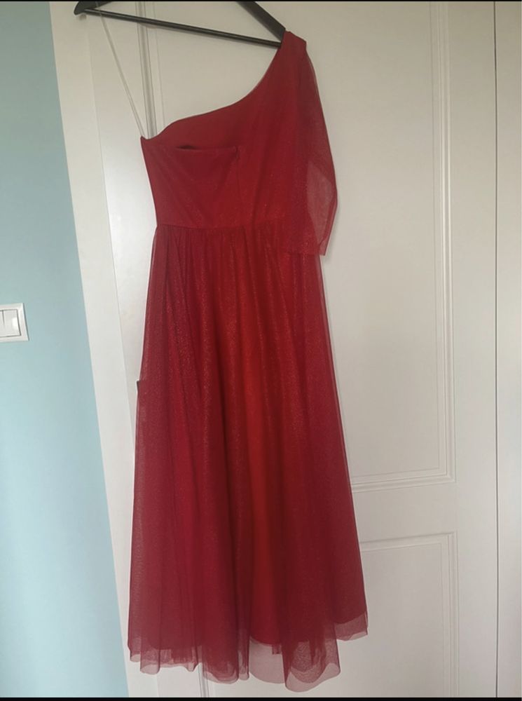 Długa czerwona sukienka
