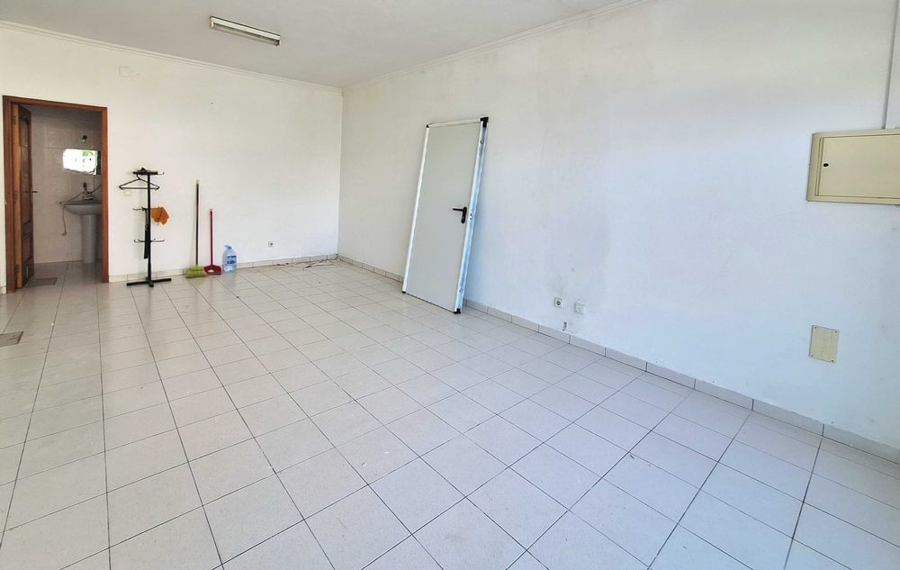 Loja / Escritório para Arrendar - Leiria - Bidoeira