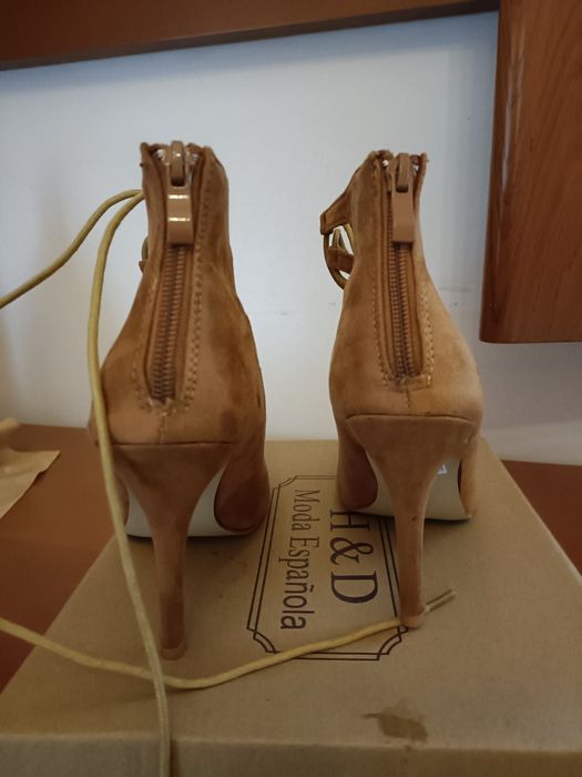 Sandálias camel 35