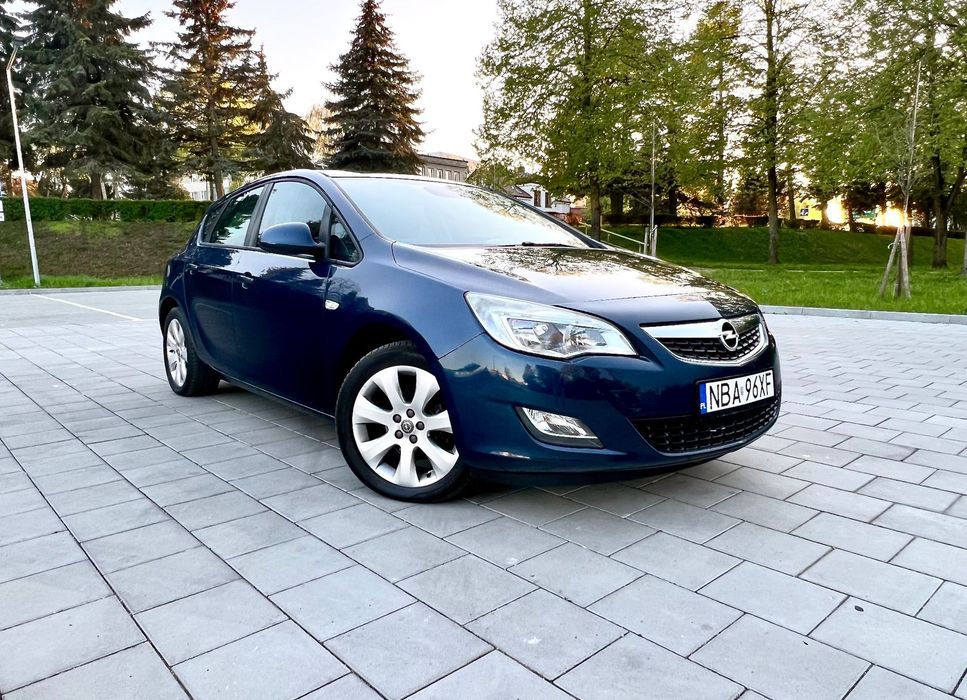 Opel Astra Opel Astra J * AUTOMAT * ClimaTronic * NAWIGACJA * Czujniki * Cosmo *