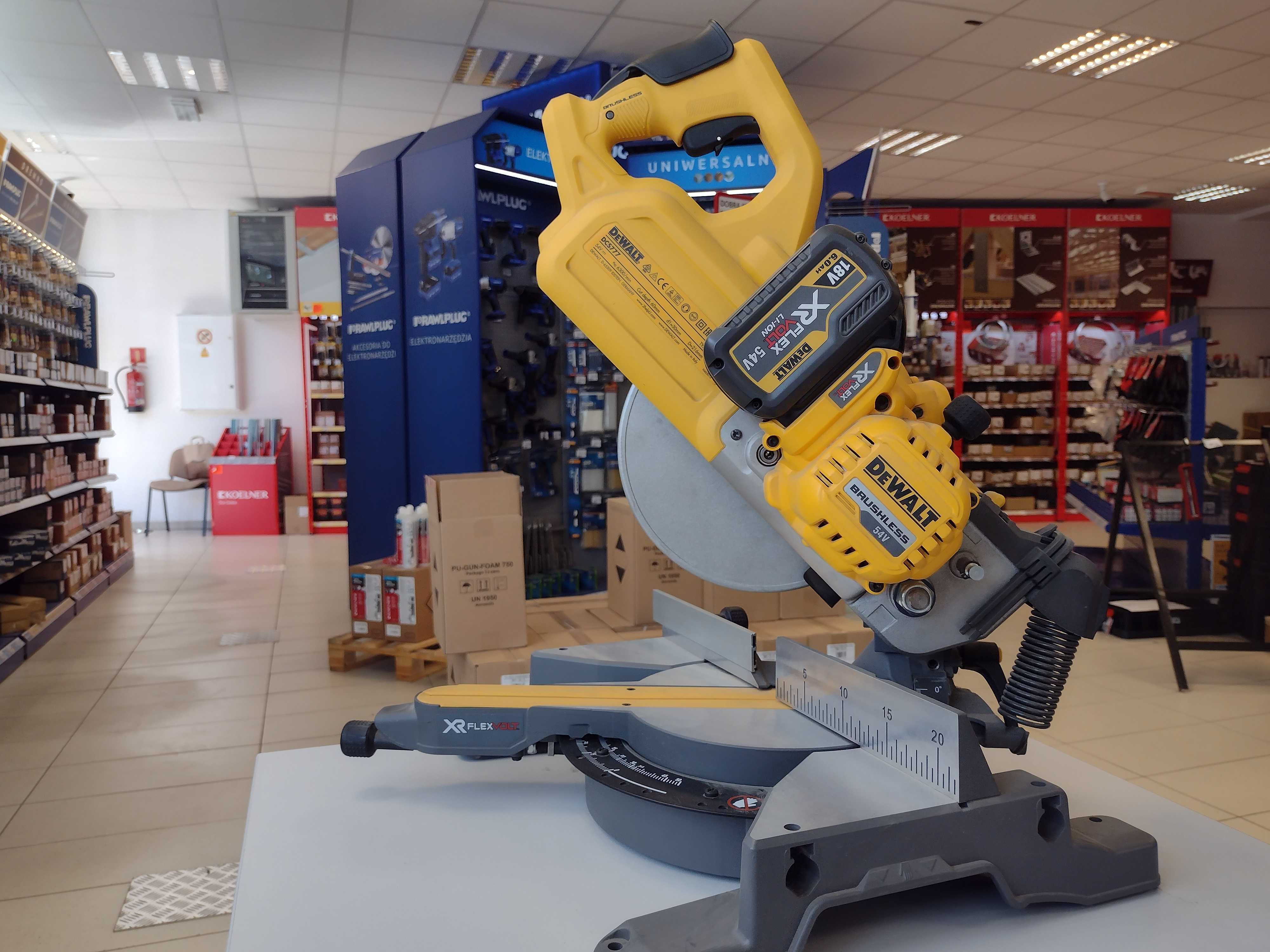Nowa Pilarka ukosowa DEWALT DCS777 54V  + dwie baterie + ładowarka