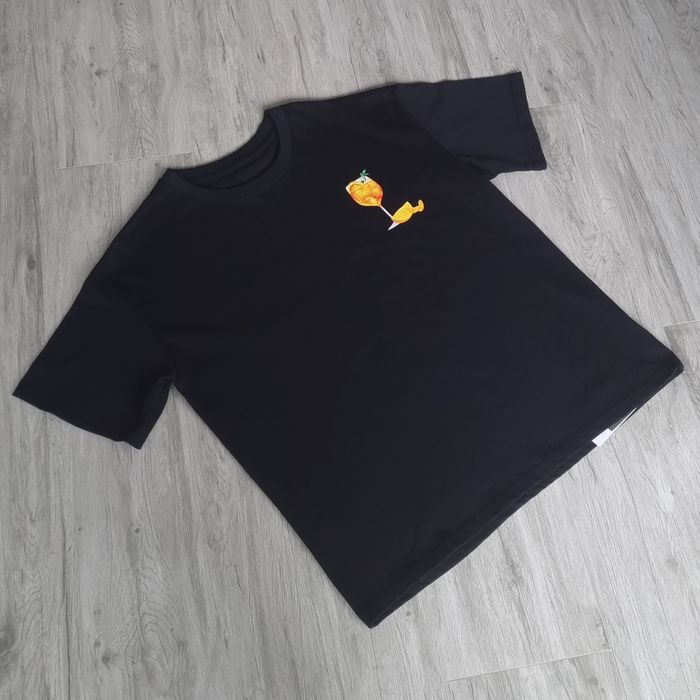 Стильна унісекс-оверсайз чорна футболка з принтом "Aperol Spritz"