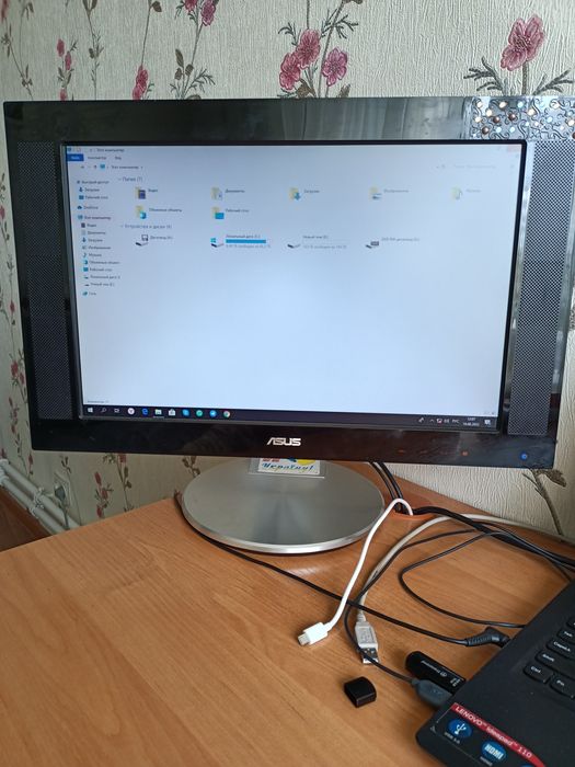 ASUS монитор, в отличном состоянии.