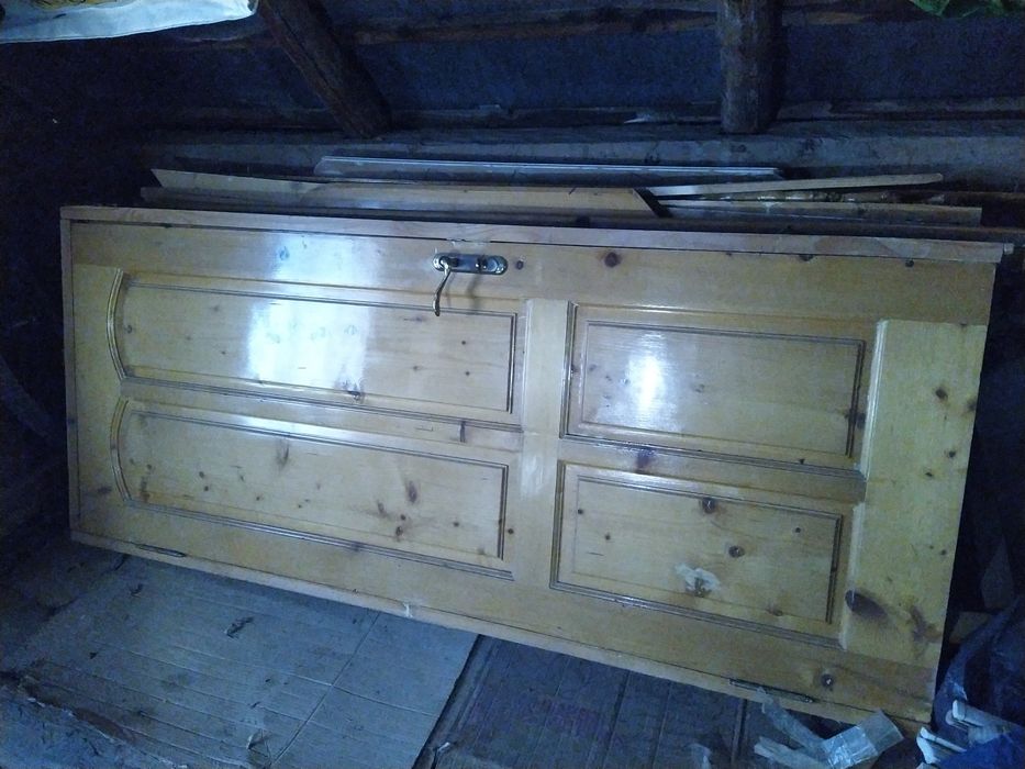 Двері дерев'яні соснові.