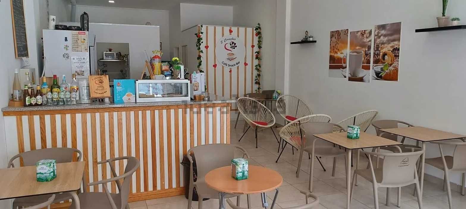 Snackbar para trespasse na Praceta João Azevedo, 2