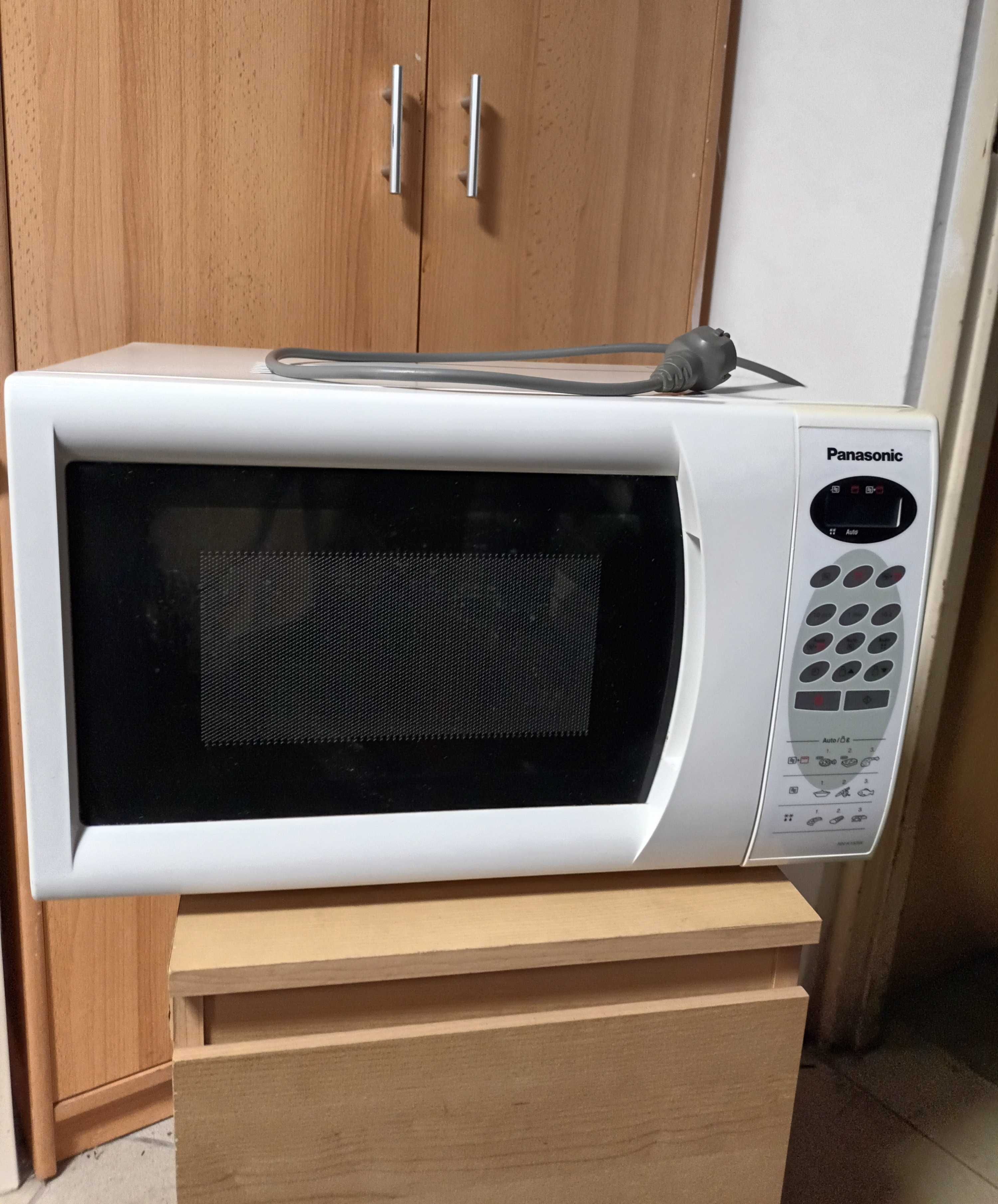 Kuchenka mikrofalowa Panasonic NN-K 153W - SUPER stan!