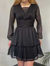 czarna elegancka sukienka taliowana z pasem paskiem