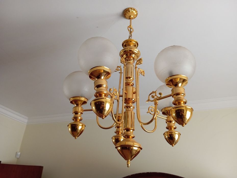 Lustre antigo em perfeito estado