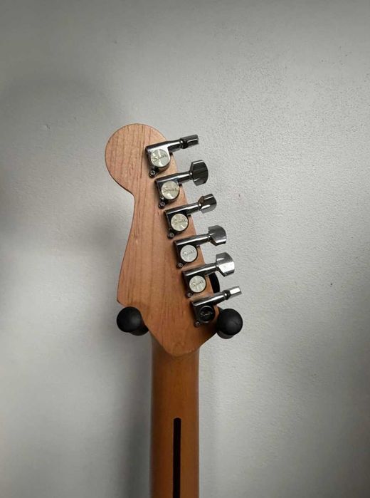 Squier FSR Affinity Series Stratocaster White Pearloid