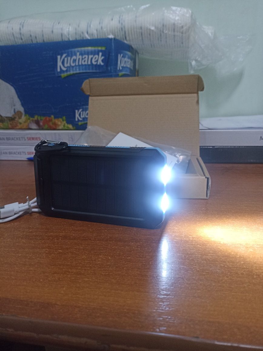 Павербанк Броньований сонячний POWER BANK SOLAR 20000 МАЧ, ЧЕРНИЙ, 2 X