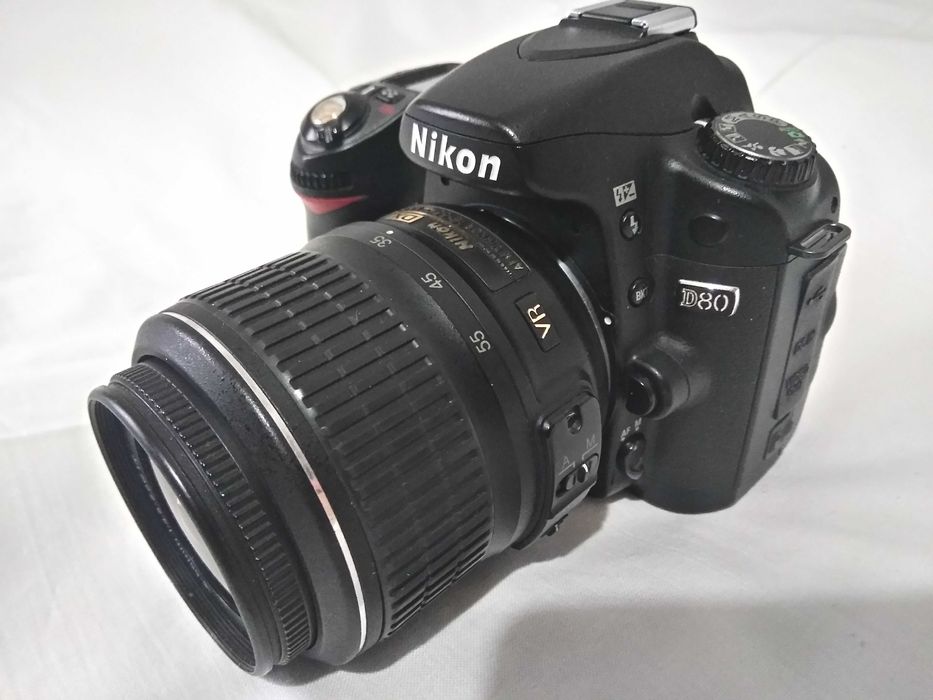 Продам фотоапарат Nikon D80