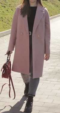 Пальто в рожевому кольорі
