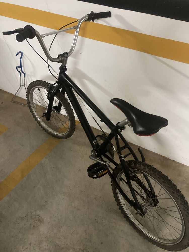 Vende se bicicleta