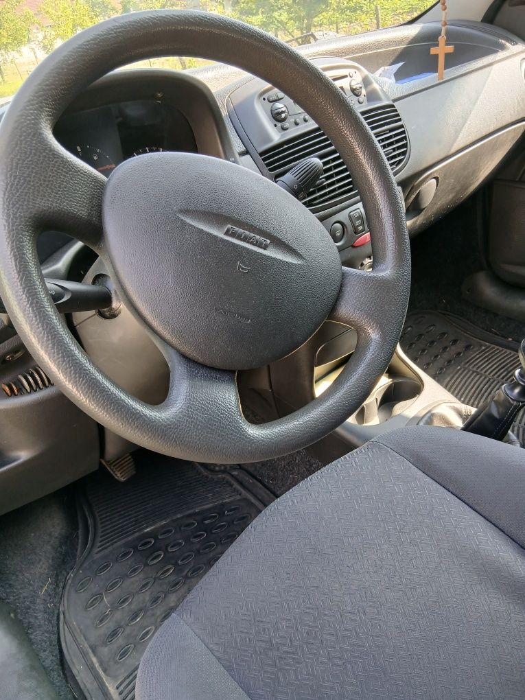 Vendo Fiat punto com atrelado mais bola de reboque