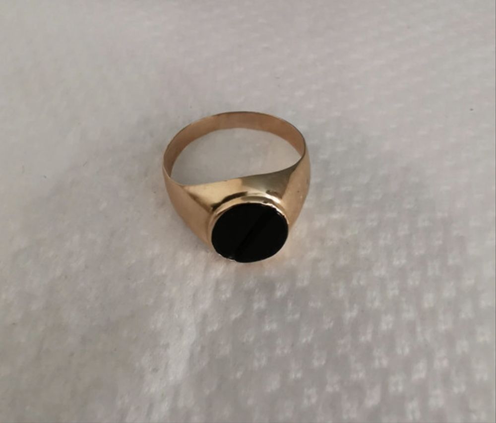 Anel de ouro novo