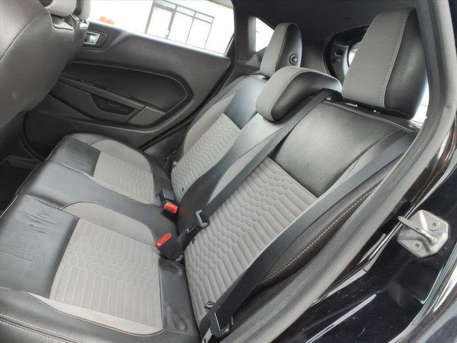 Ford Fiesta ST      2017