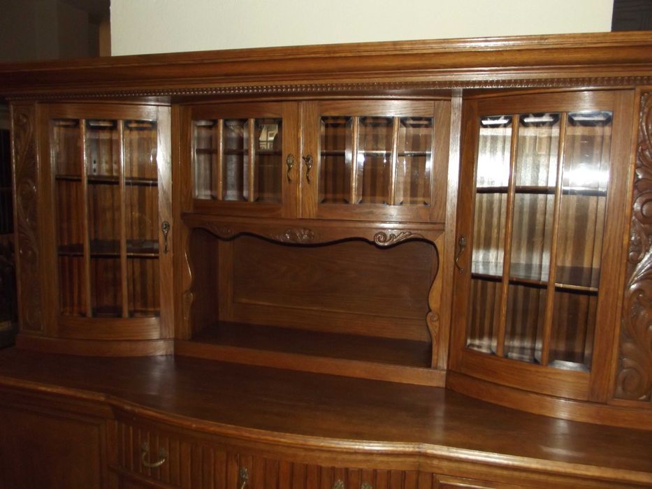 Dębowy pięknie przeszklony kredens z lat 30-tych XX w.