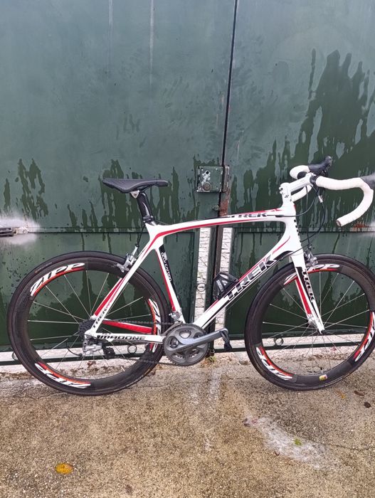 Bicicleta de estrada Trek de carbono