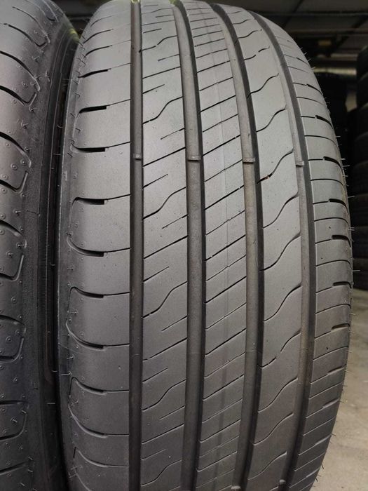 R18 235 60 шини літні Goodyear Efficient Grip Performance2 преміум