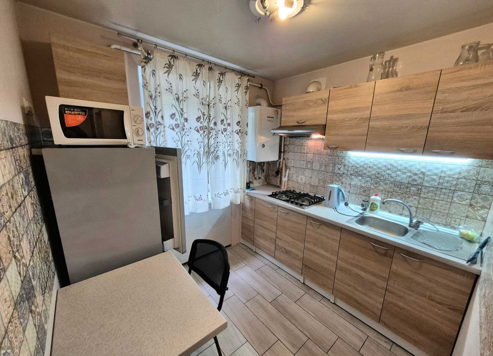 Оренда 2-к квартири в центрі с. Нові Петрівці