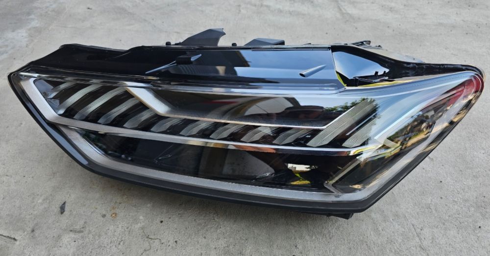 Regeneracja reflektorów , wymiana uszkodzonych kloszy, spawanie uchwyt