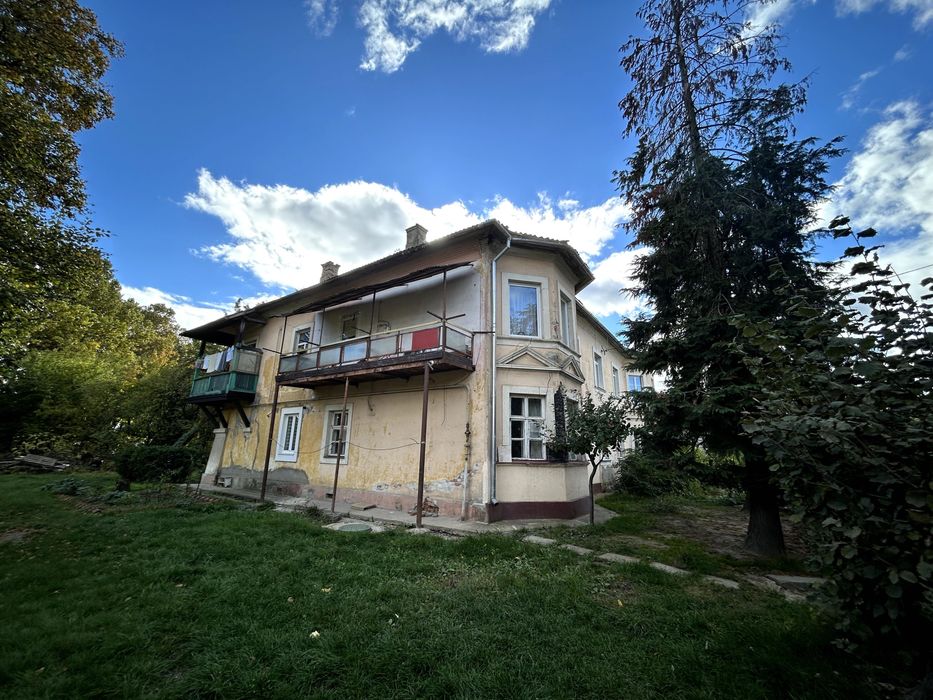 Продається 2-кімнатна квартира біля Ужгородського замку