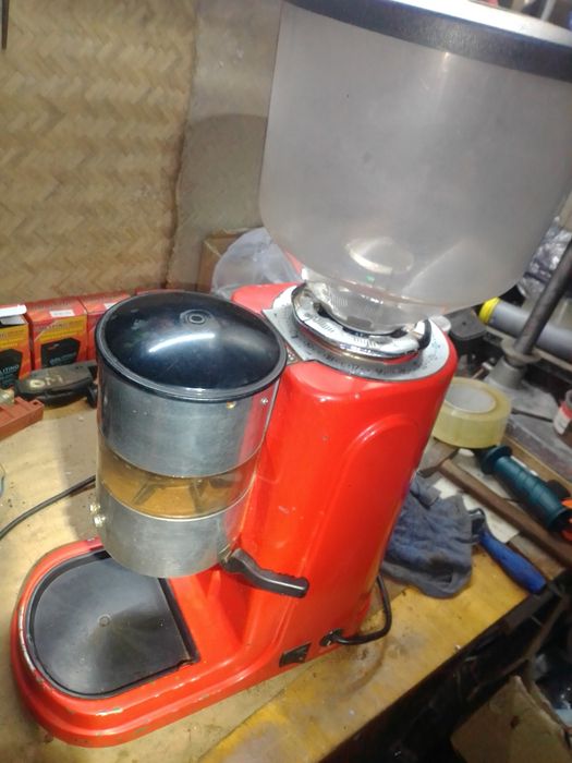 Професійна кавомолка doge muhle  D 63  rot  attia