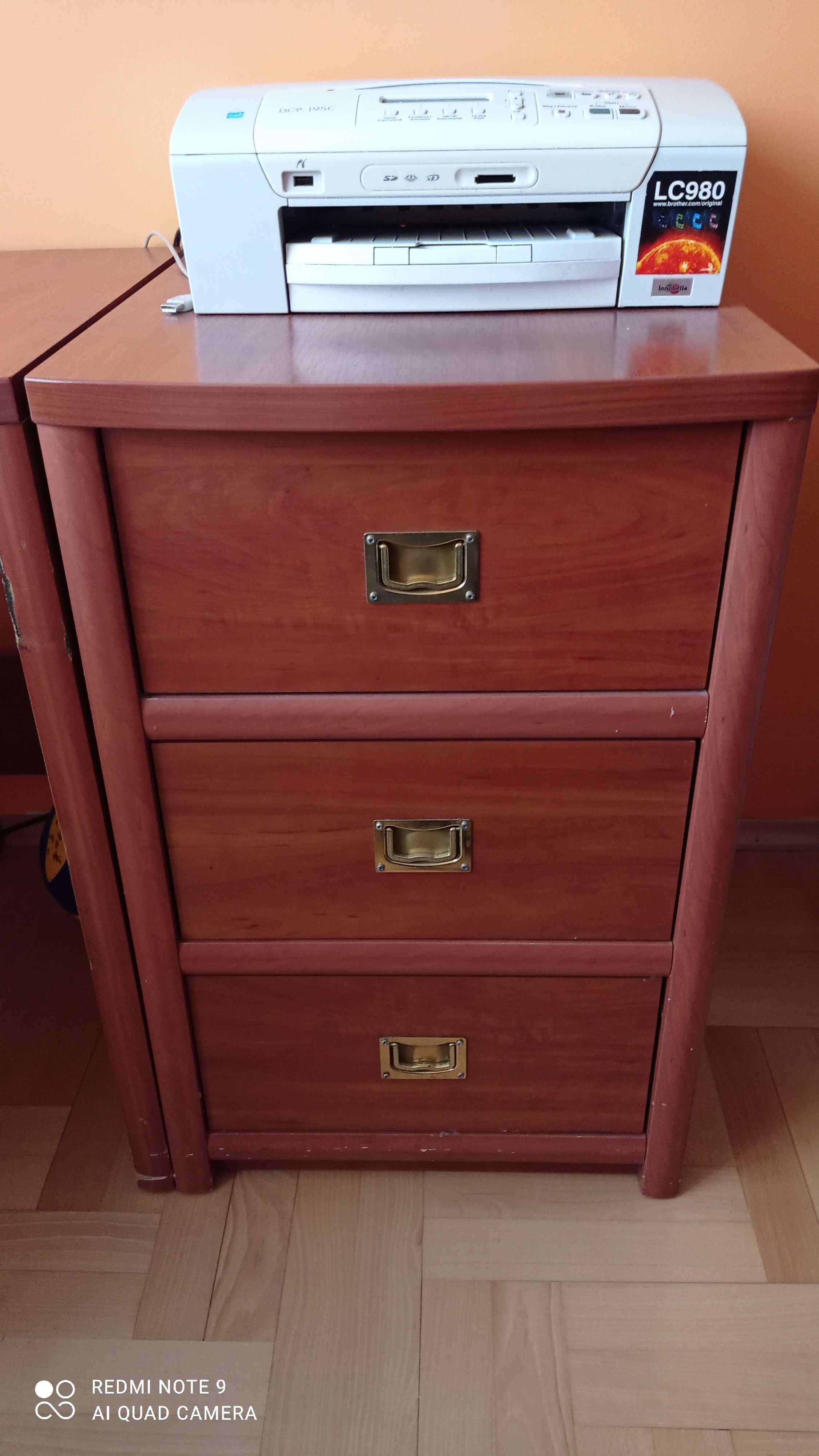 Stojąca szafka z szufladami