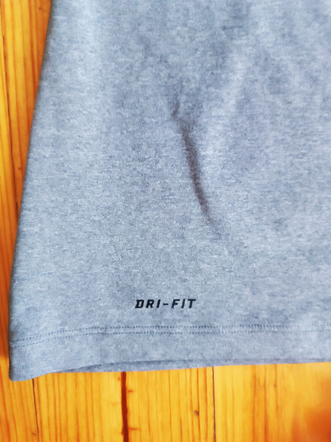 Оригінальна фірмова футболка NIKE