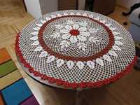 Obrus okrągły szydełkowy, bawełniany, biało-czerwony, średnica 106 cm