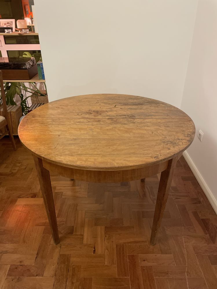 Mesa de jantar extensível em madeira maciça