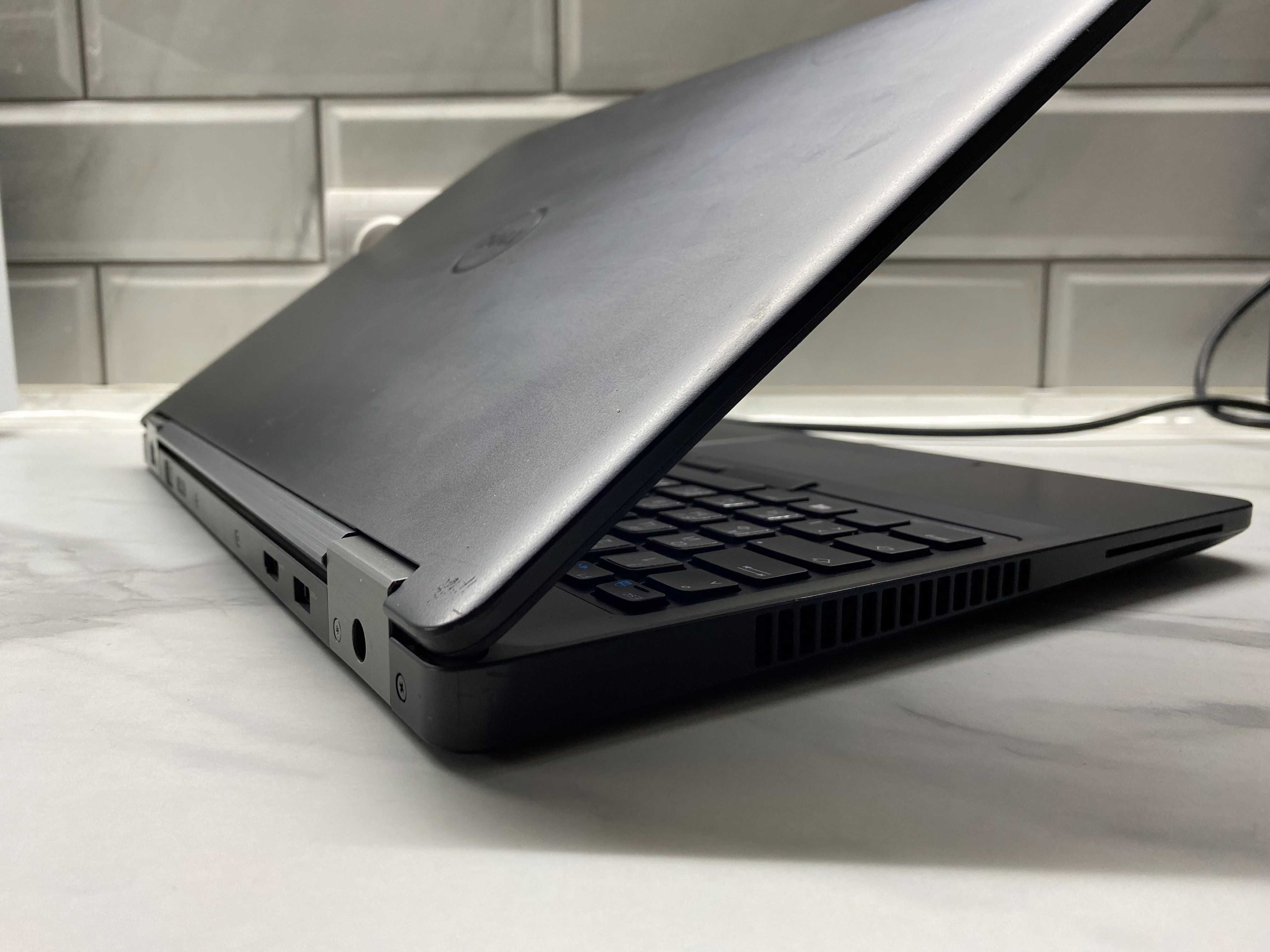 Dell Latitude E5570 Core i5-6300U/8Gb DDR4/256Gb SSD/15.6" FullHD