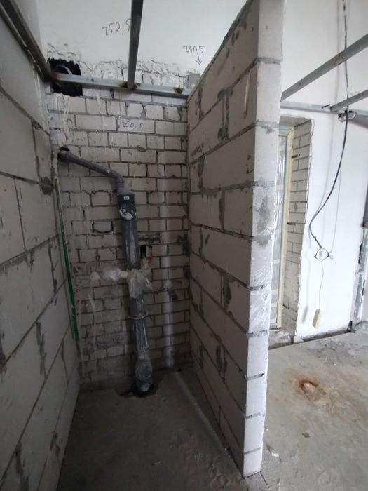 Продам квартиру з чорновим ремонтом м. Академіка Павлова