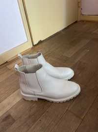 Botas bej semi novas