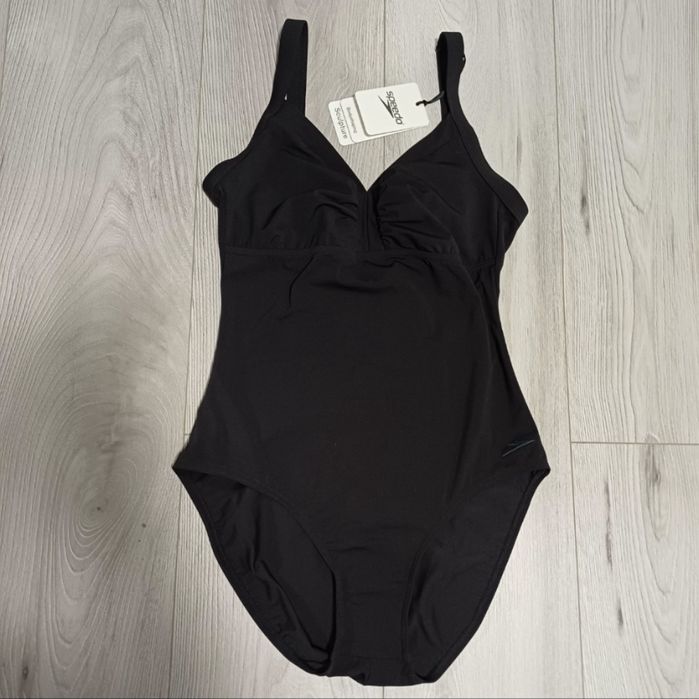 новий купальник чорного кольору speedo розмір 38