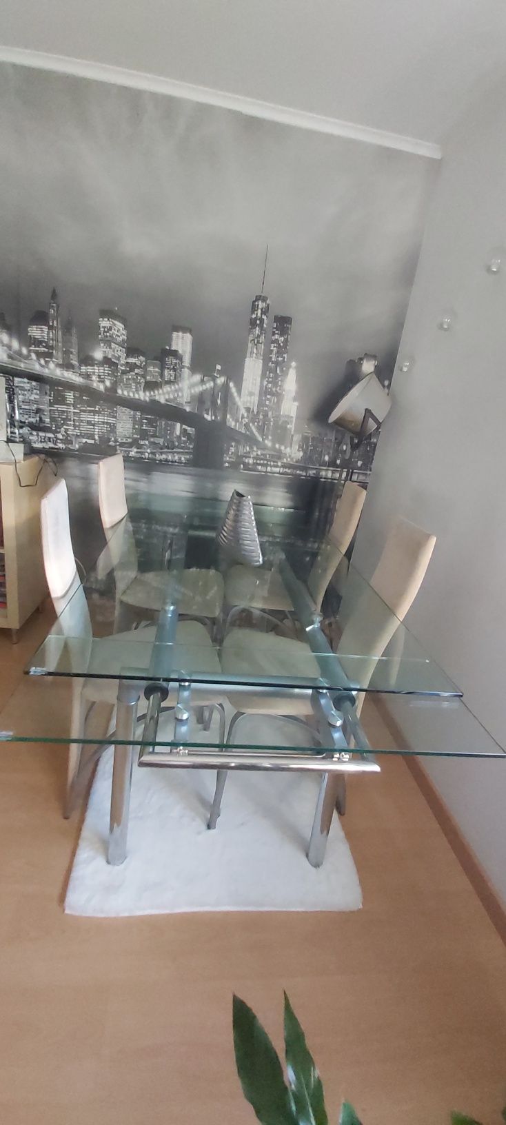 Mesa de vidro e 4 cadeiras conforama