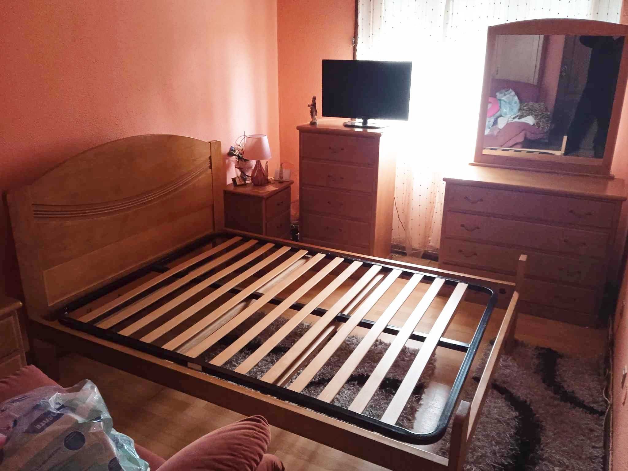 Quarto casal completo com guarda fatos