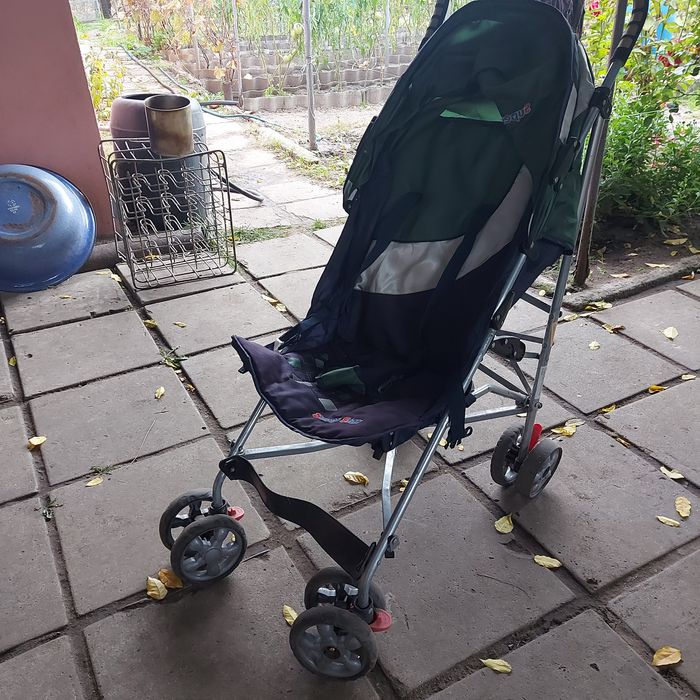 Отдам бесплатно детскую коляску в городе  Харькове.
