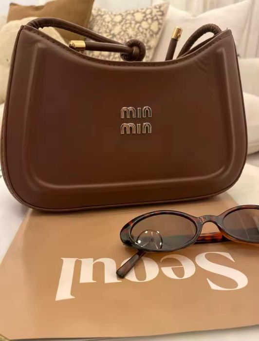 Гарна сумочка через плече