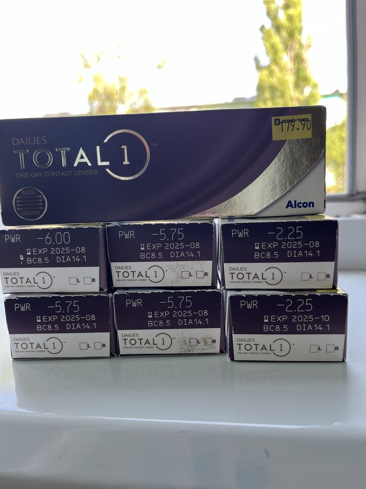 Dailies TOTAL 1 Контактні лінзи Dailies TOTAL1 та Dailies aqua comfort