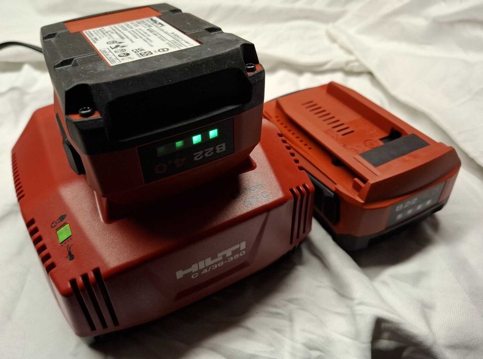 Zestaw Hilti, Ładowarka z akumulatorami