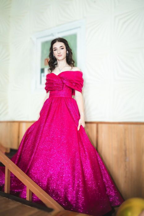 Продаю красиву випускну сукню