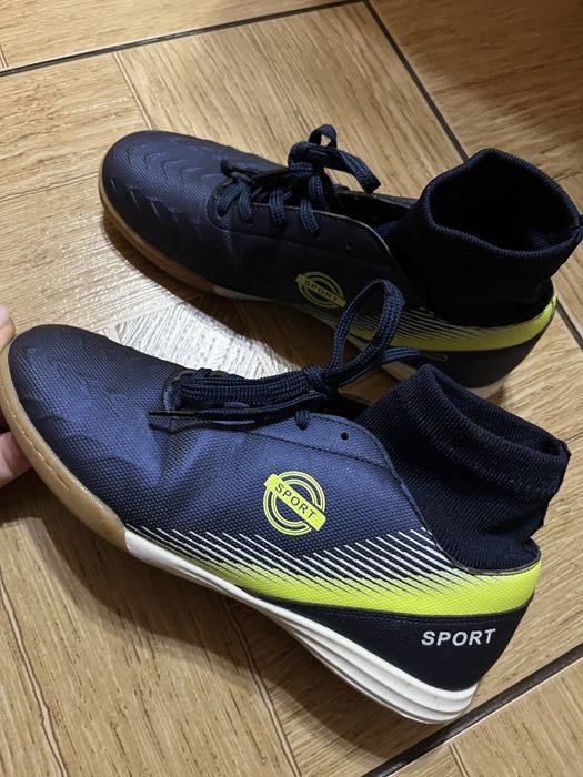 Футзалки 39 розмір